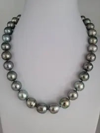 How-to-Choose-the-Perfect-Tahitian-Pearl-Necklace-for-Your-Skin-Tone The South Sea Pearl