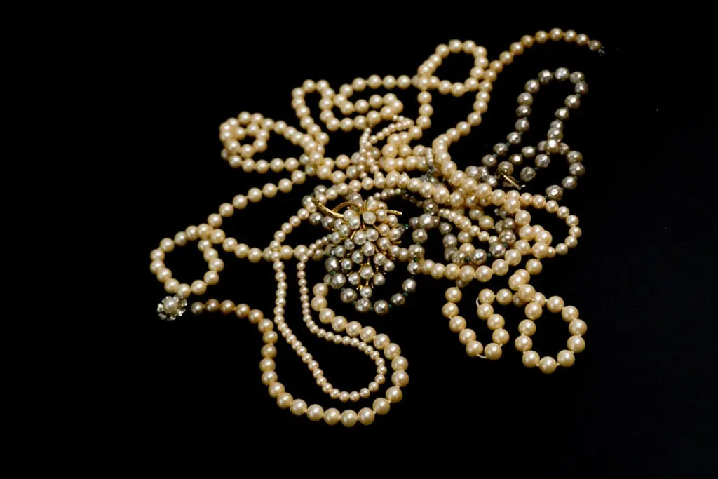 The Enigmatic Beauty of Tahitian Pearls: Unveiling the Science Behind These Glistening Gems