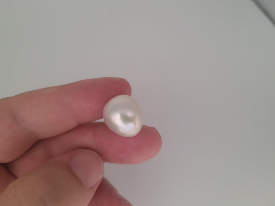 White South Sea Pearl 16.80 x 14 mm Tear-Drop Top Quality