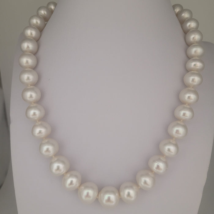 South Sea Pearls 10-12.80 mm very high Luster 18K Gold Clasp