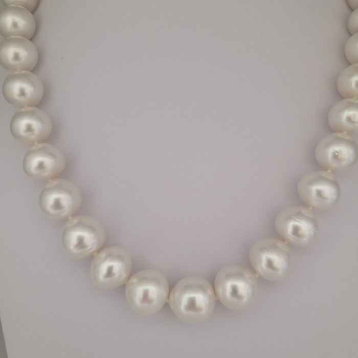 South Sea Pearls 10-12.80 mm very high Luster 18K Gold Clasp