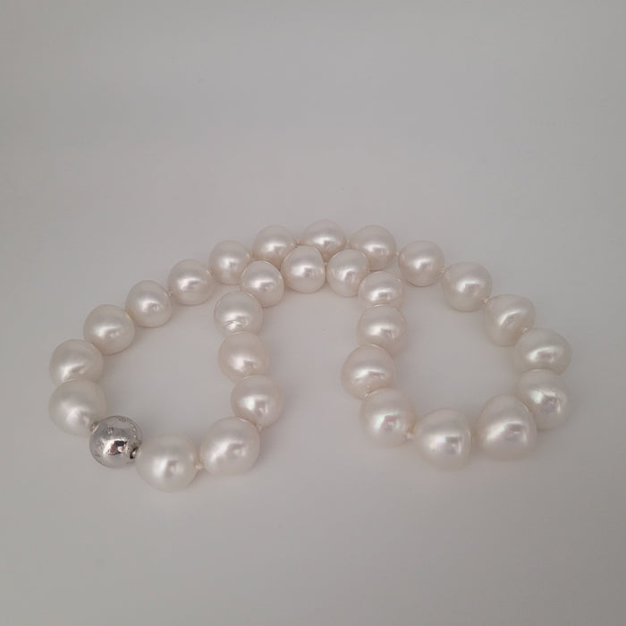 South Sea Pearls Necklace 13-14 mm Very High Luster 18K Gold Clasp