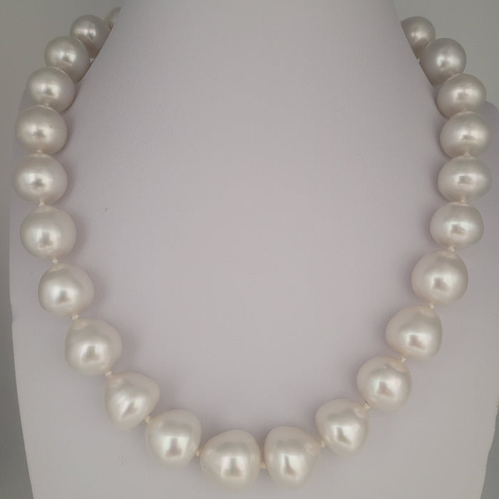 South Sea Pearls Necklace 13-14 mm Very High Luster 18K Gold Clasp