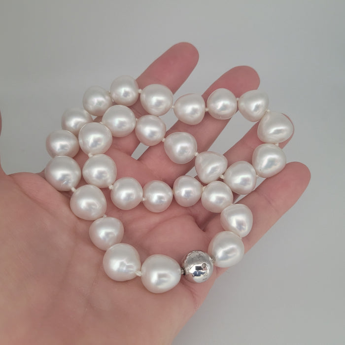 South Sea Pearls Necklace 13-14 mm Very High Luster 18K Gold Clasp