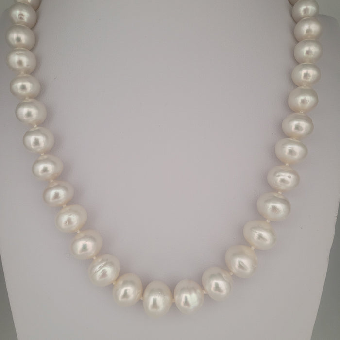 White South Sea Pearls 9-12 mm with high luster 18K Gold clasp