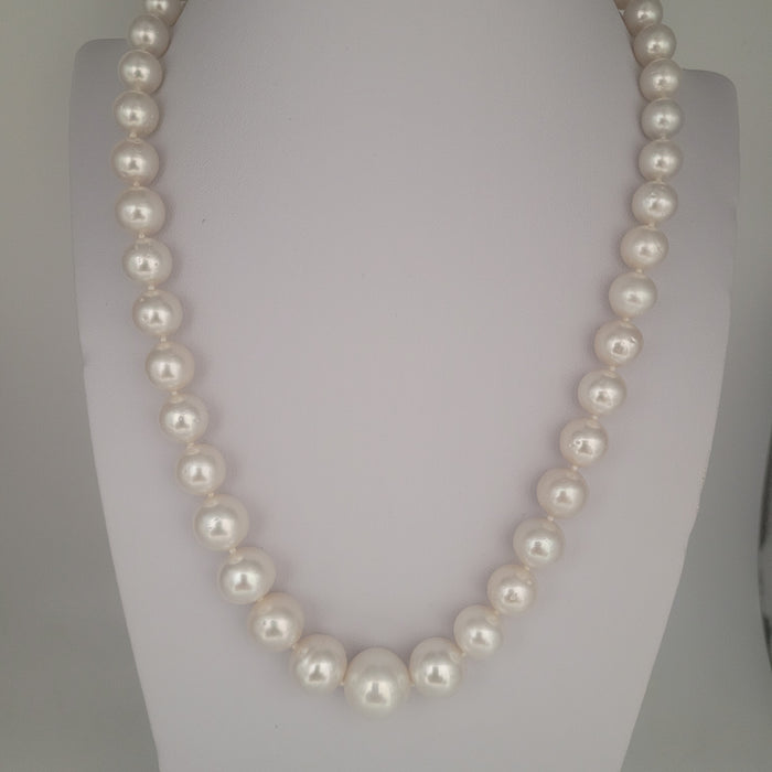 White South Sea Pearls Near-Round High Luster 18K Gold Clasp