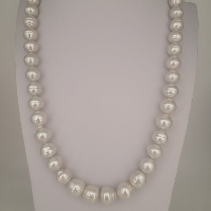 White South Sea Pearl 10-12 mm Very High Luster 18K Gold clasp