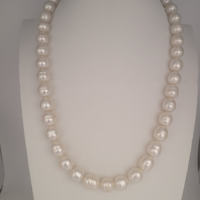 White South Sea Pearls 10-11 mm 18K Gold Clasp