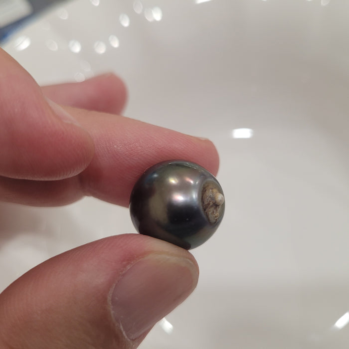 Tahiti Pearl 15,50 mm Dark Color, Drop Shape, High Luster