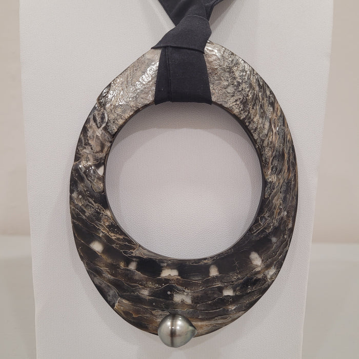 Tahiti Pearl & Mother of Pearl Pendant Neckalce