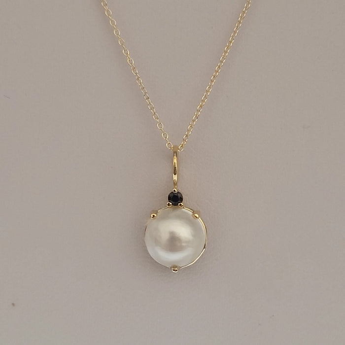 Pendant Australian Mabe Pearl and Sapphire 18K Yellow Gold |  The South Sea Pearl |  The South Sea Pearl