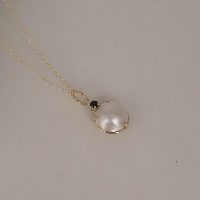 Pendant Australian Mabe Pearl and Sapphire 18K Yellow Gold |  The South Sea Pearl |  The South Sea Pearl