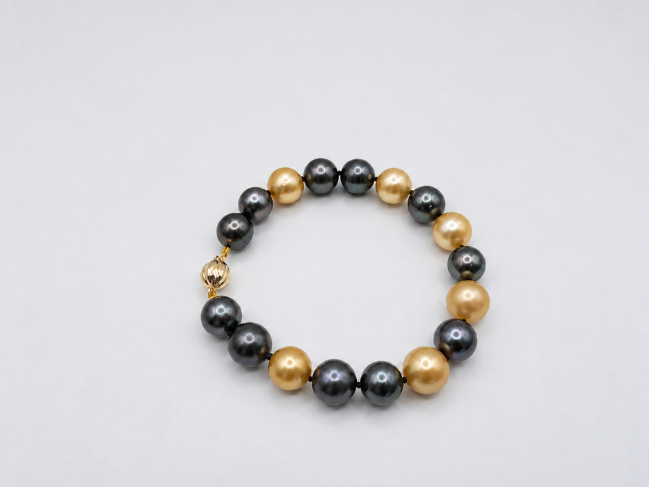 Bracciale con perle di Tahiti e perle dei Mari del Sud dorate, chiusura in oro massiccio 18 carati