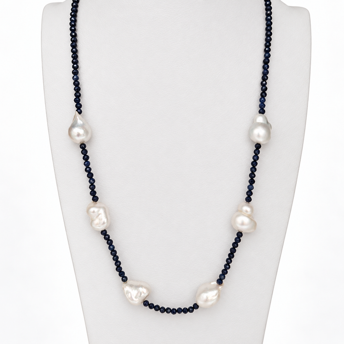 Collana di perla dei Mari del Sud e zaffiro, barocca, dorata, chiusura in oro 18 carati, 42 cm