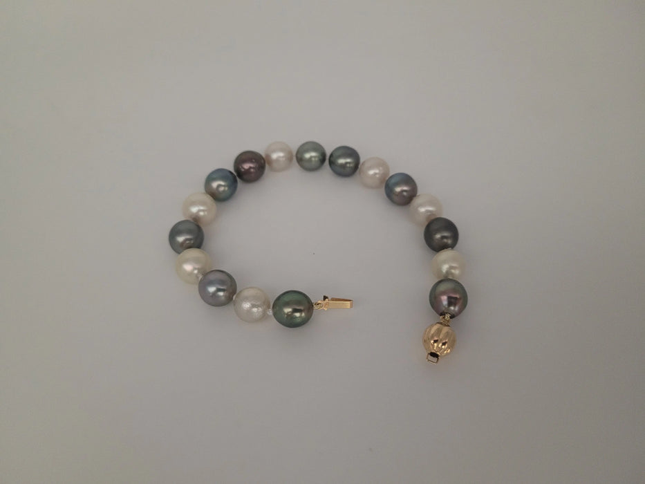 South Sea Pearls Bracelet 9-10 mm and 18K Gold Clasp | The South Sea Pearl |  The South Sea Pearl