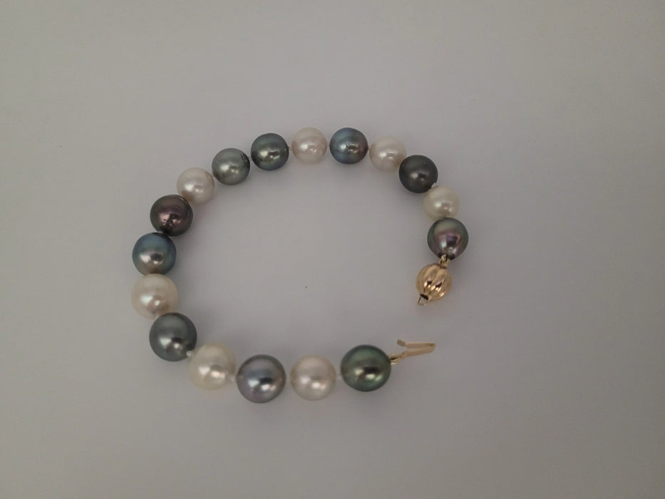 South Sea Pearls Bracelet 9-10 mm and 18K Gold Clasp | The South Sea Pearl |  The South Sea Pearl