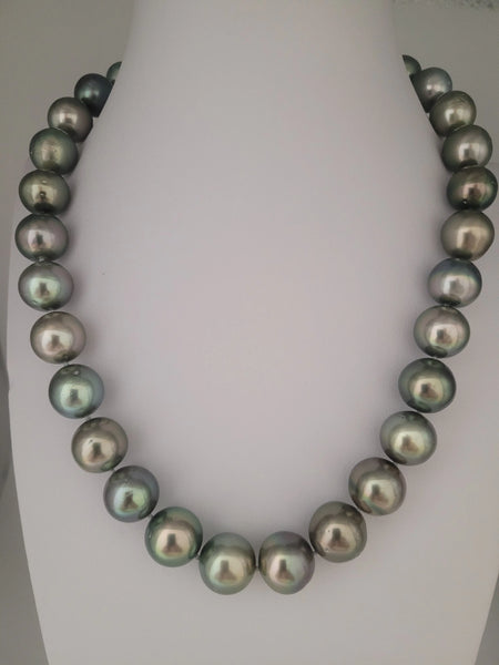 Tahiti Pearls 12-14 mm Natural Color and very High Luster, 18K Gold clasp | The South Sea Pearl |  The South Sea Pearl
