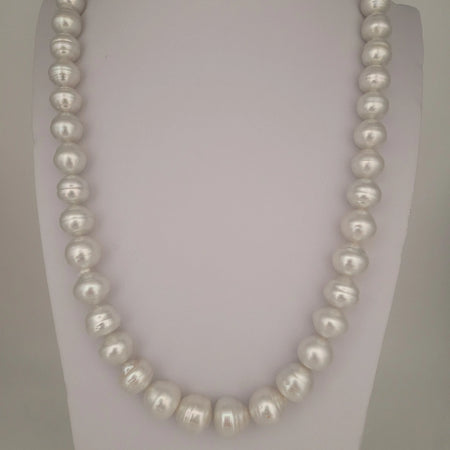 White South Sea Pearl 10-12 mm Very High Luster 18K Gold clasp | The South Sea Pearl |  The South Sea Pearl