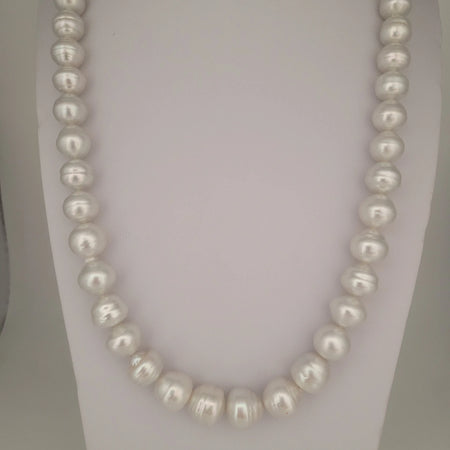 White South Sea Pearl 10-12 mm Very High Luster 18K Gold clasp | The South Sea Pearl |  The South Sea Pearl