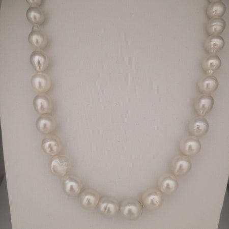 White South Sea Pearls 10-11.80 mm 18K Gold Clasp | The South Sea Pearl |  The South Sea Pearl