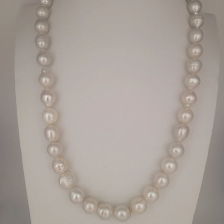 White South Sea Pearls 10-11.80 mm 18K Gold Clasp | The South Sea Pearl |  The South Sea Pearl