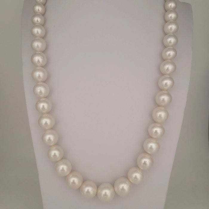 White South Sea Pearls 7.80-13.70 mm Round Very High Luster 18K Gold Clasp | The South Sea Pearl |  The South Sea Pearl