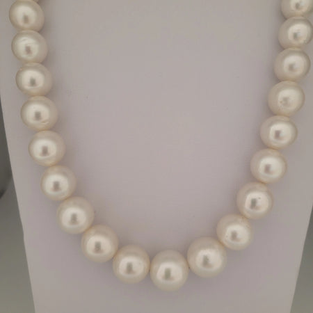 White South Sea Pearls 7.80-13.70 mm Round Very High Luster 18K Gold Clasp | The South Sea Pearl |  The South Sea Pearl