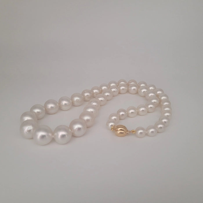 White South Sea Pearls Round shape High Luster 18K Gold Claps | The South Sea Pearl |  The South Sea Pearl