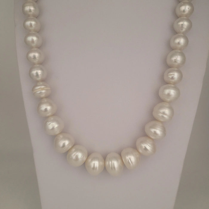 White South Sea Pearls necklace 9-12 mm very high Luster 18K Gold clasp | The South Sea Pearl |  The South Sea Pearl
