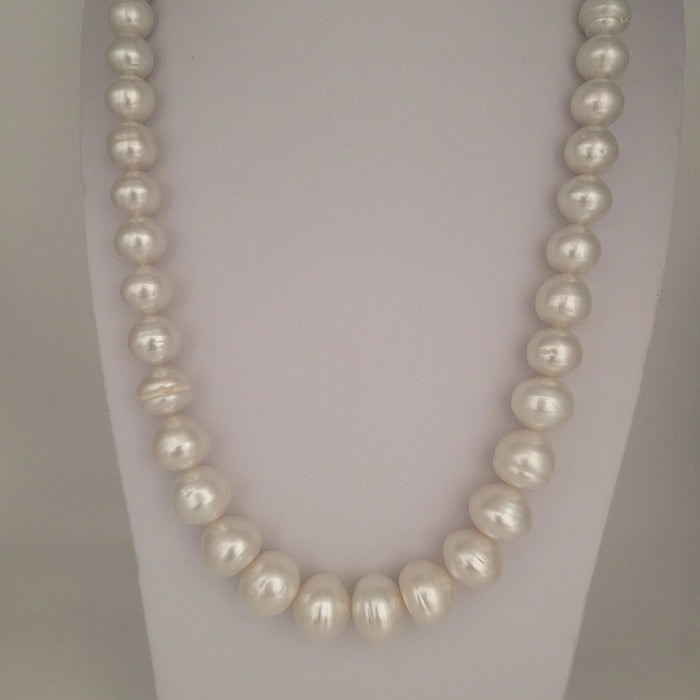 White South Sea Pearls necklace 9-12 mm very high Luster 18K Gold clasp | The South Sea Pearl |  The South Sea Pearl