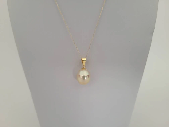 A Golden South Sea Pearl 14×12 Tear-Drop, High Luster, 18 Karat Solid Gold -  The South Sea Pearl