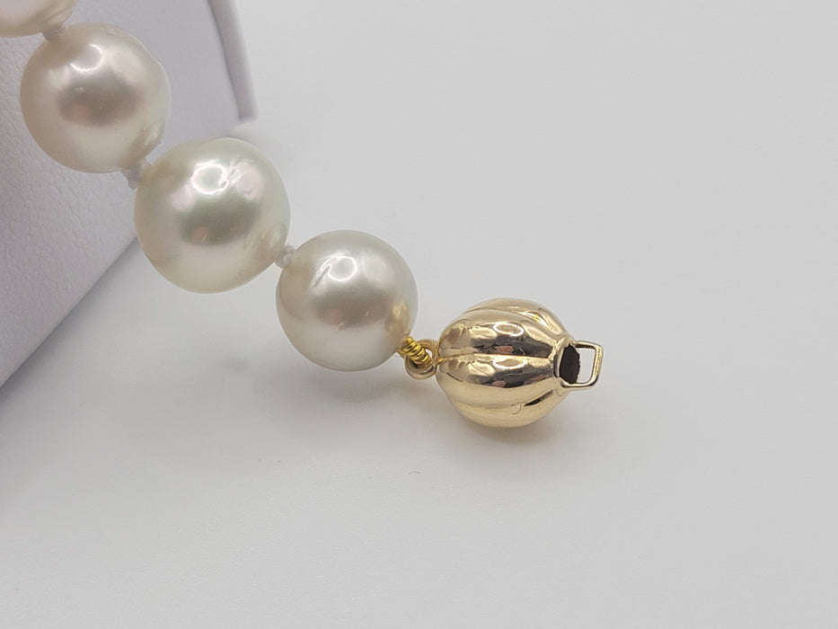 A South Sea Pearl Bracelet 9 mm and 18 Karat Solid Gold - Only at  The South Sea Pearl