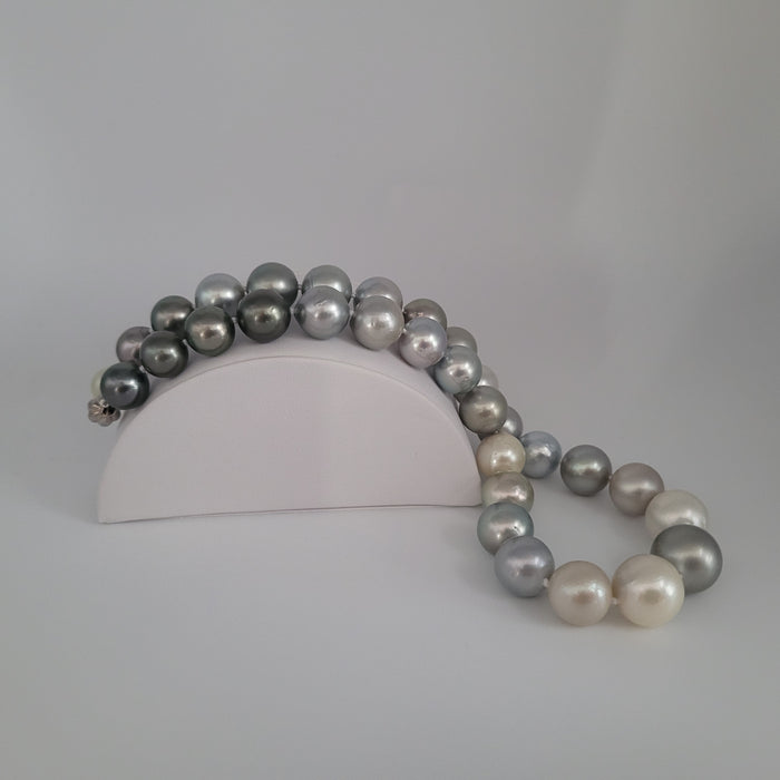 Tahiti Pearl Necklace of Fancy Color, Round shaoe 11-14 mm |  The South Sea Pearl |  The South Sea Pearl