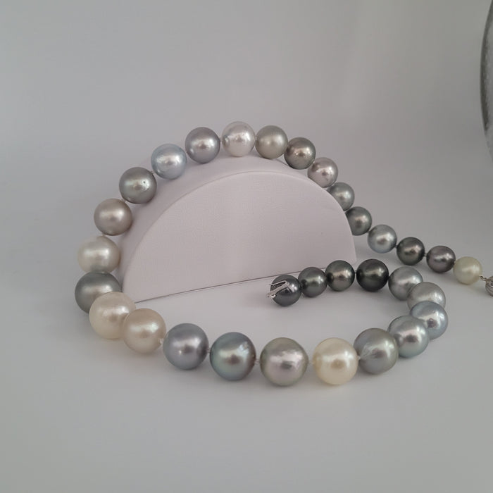 Tahiti Pearl Necklace of Fancy Color, Round shaoe 11-14 mm |  The South Sea Pearl |  The South Sea Pearl