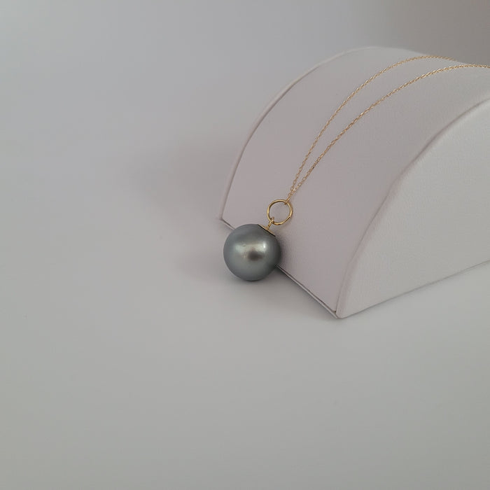 Tahiti Pearl Pendant 12 mm Natural Color, 18 Karat Gold |  The South Sea Pearl |  The South Sea Pearl