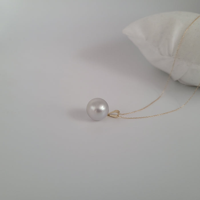 White South Sea Pearl Pendant 12 mm,  18 Karats Gold |  The South Sea Pearl |  The South Sea Pearl