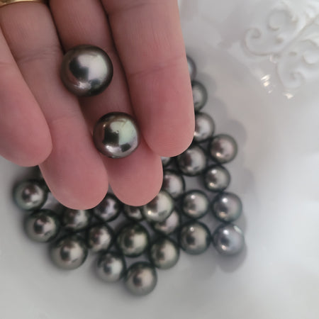 Tahiti Pearls Loose 12-13 mm Dark Color, Round Shape |  The South Sea Pearl |  The South Sea Pearl