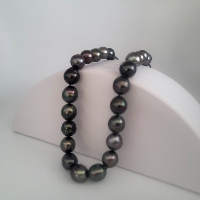 Tahiti Pearls of Dark Color and High Luster 10-11 mm |  The South Sea Pearl |  The South Sea Pearl