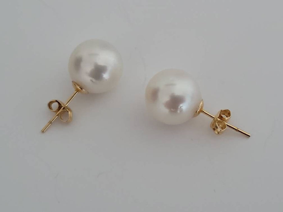 18K Gold Pearl Earrings - South Sea Pearl Earrings 10 mm White Color Round Shape, 18 Karats Solid Gold Studs - Only at  The South Sea Pearl