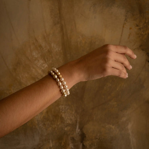 A Bracelet of White South Sea Pearls and 18 karat Solid Gold (Pinctada maxima) - Only at The South Sea Pearl