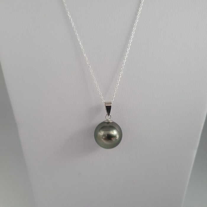 Tahiti Pearl 14 mm Dark Color and High Luster, 18K Gold |  The South Sea Pearl |  The South Sea Pearl
