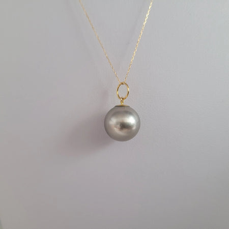 Tahiti Pearl Pendant 12 mm Round, 18 Karats Solid Gold |  The South Sea Pearl |  The South Sea Pearl