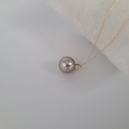 Tahiti Pearl Pendant 12 mm Round, 18 Karats Solid Gold |  The South Sea Pearl |  The South Sea Pearl