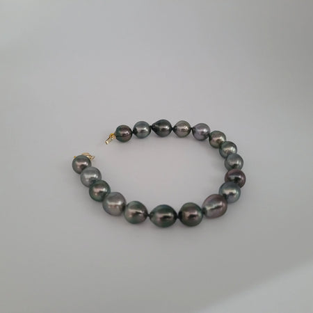 Tahiti Pearls Bracelet 9-10 mm 18 Karats Solid Gold clasp |  The South Sea Pearl |  The South Sea Pearl
