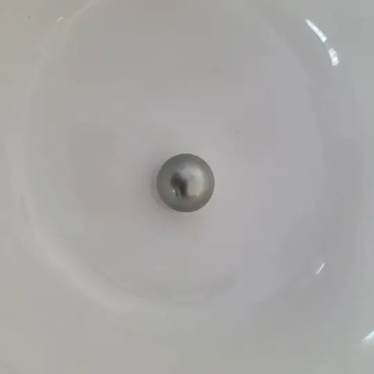 Tahitian Pearl of 14 mm Round, Natural Color and High Luster -  The South Sea Pearl