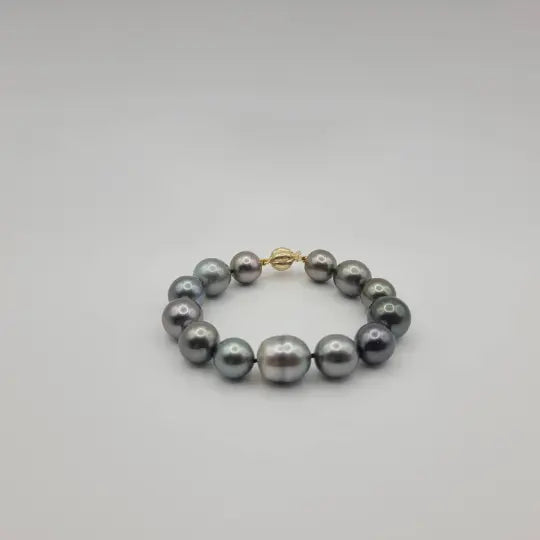 Tahitian Pearls Bracelet of Natural Color and high Luster, 18 Karat Solid Gold Clasp |  The South Sea Pearl |  The South Sea Pearl
