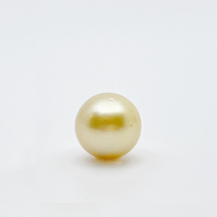 A GOLDEN-LIGHT 15.7 MM ROUND SOUTH SEA PEARL - Only at  The South Sea Pearl