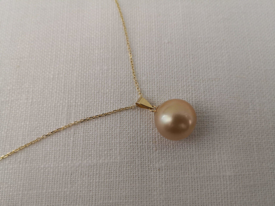 South Sea Pearls Pendant 15 mm Deep Golden Color, 18 Karats Gold - Only at  The South Sea Pearl